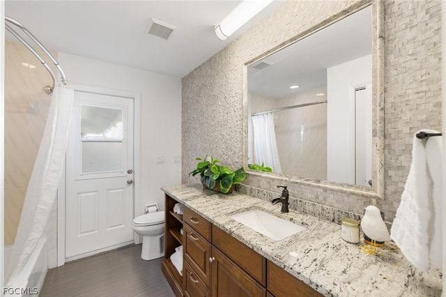 500 Dona DR, Nokomis, FL 34275