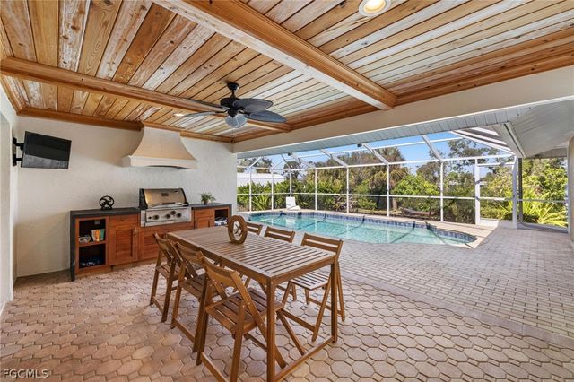 500 Dona DR, Nokomis, FL 34275