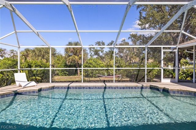 500 Dona DR, Nokomis, FL 34275