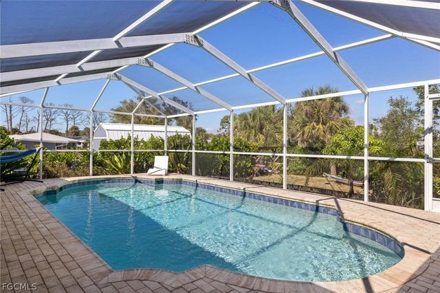 500 Dona DR, Nokomis, FL 34275