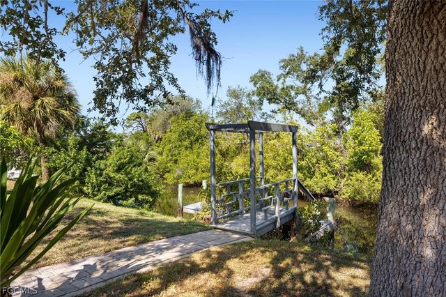 500 Dona DR, Nokomis, FL 34275