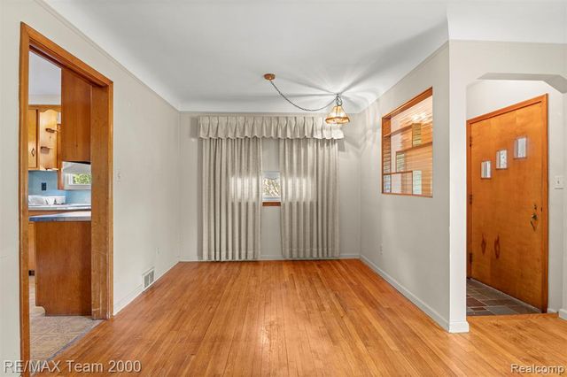 27143 Westland Road, Redford, MI 48240