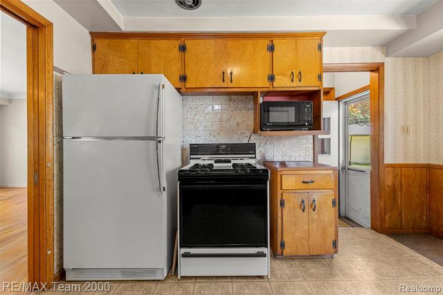 27143 Westland Road, Redford, MI 48240