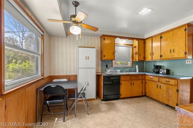 27143 Westland Road, Redford, MI 48240
