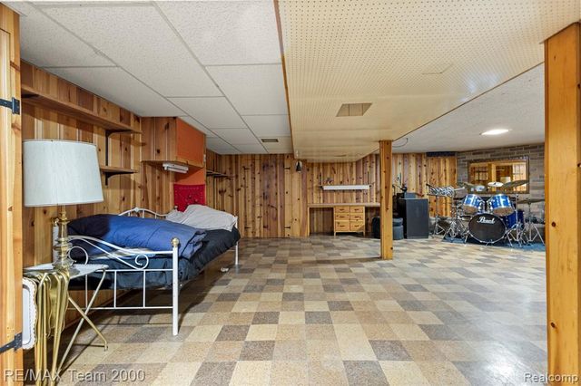 27143 Westland Road, Redford, MI 48240