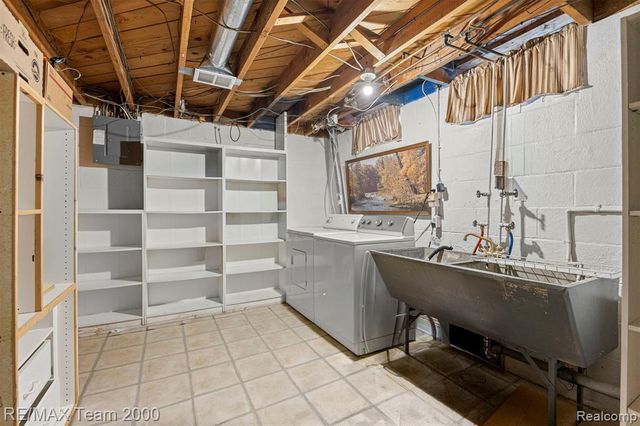 27143 Westland Road, Redford, MI 48240