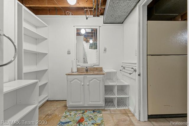 27143 Westland Road, Redford, MI 48240