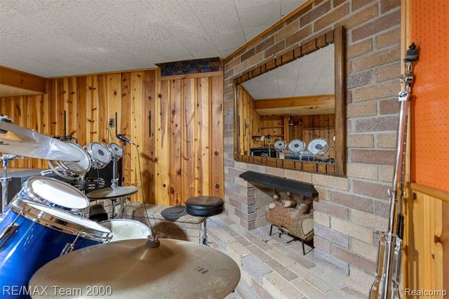 27143 Westland Road, Redford, MI 48240
