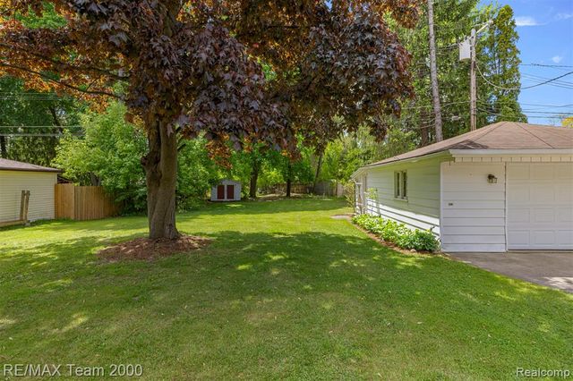 27143 Westland Road, Redford, MI 48240