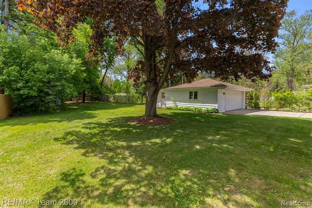 27143 Westland Road, Redford, MI 48240