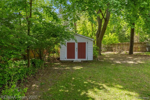 27143 Westland Road, Redford, MI 48240