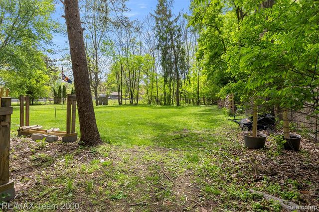 27143 Westland Road, Redford, MI 48240