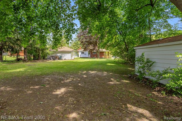 27143 Westland Road, Redford, MI 48240