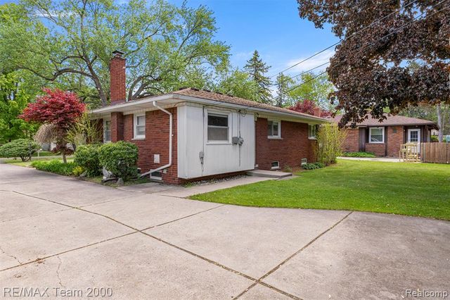 27143 Westland Road, Redford, MI 48240