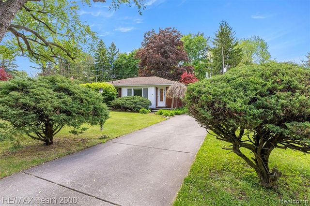 27143 Westland Road, Redford, MI 48240
