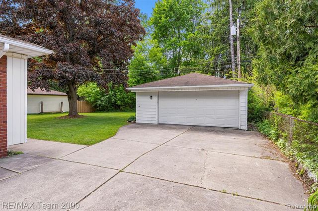 27143 Westland Road, Redford, MI 48240