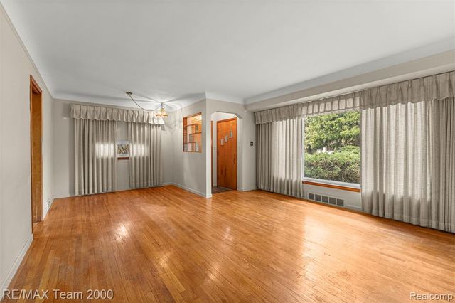 27143 Westland Road, Redford, MI 48240