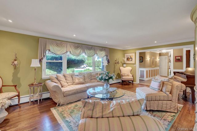 257 Shadybrook Lane, West Islip, NY 11795