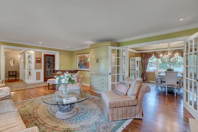 257 Shadybrook Lane, West Islip, NY 11795