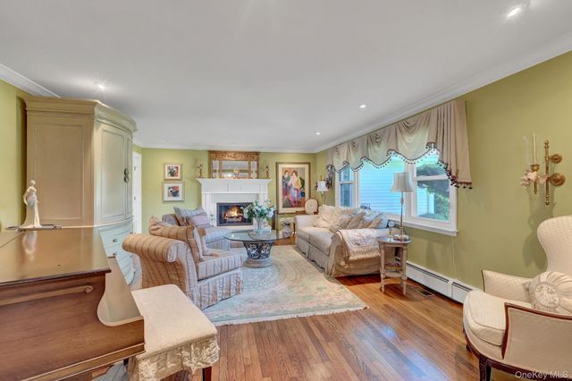 257 Shadybrook Lane, West Islip, NY 11795