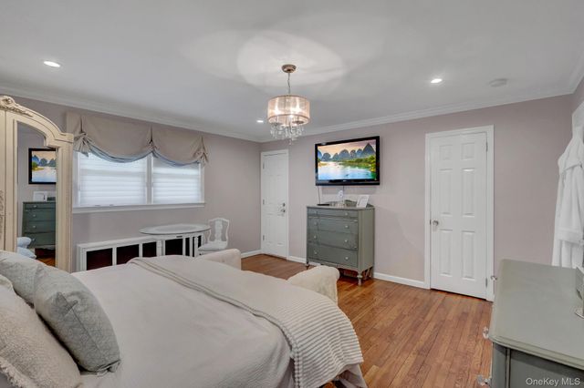 257 Shadybrook Lane, West Islip, NY 11795