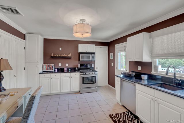 257 Shadybrook Lane, West Islip, NY 11795