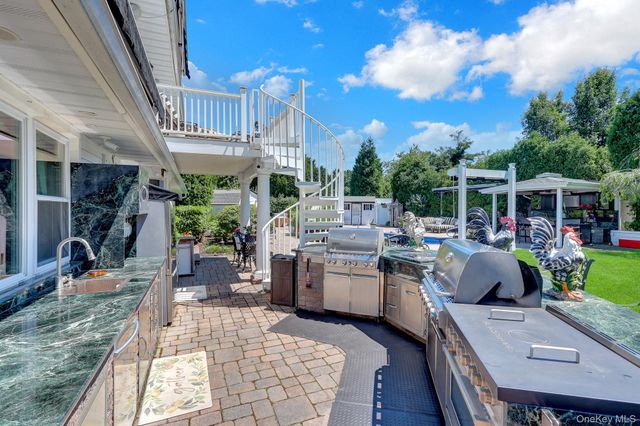 257 Shadybrook Lane, West Islip, NY 11795