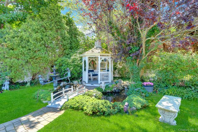 257 Shadybrook Lane, West Islip, NY 11795