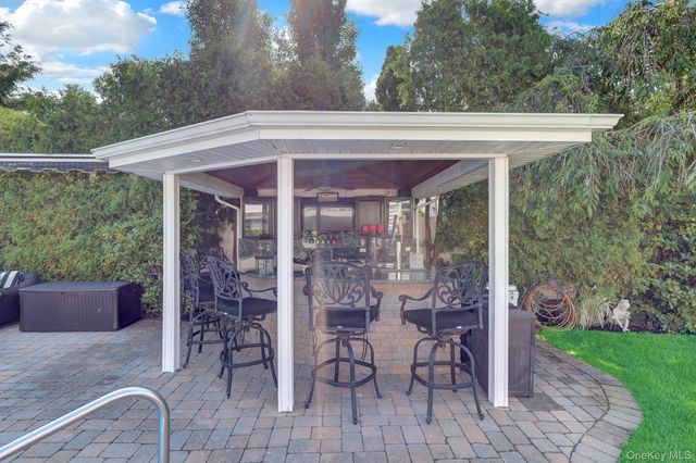 257 Shadybrook Lane, West Islip, NY 11795