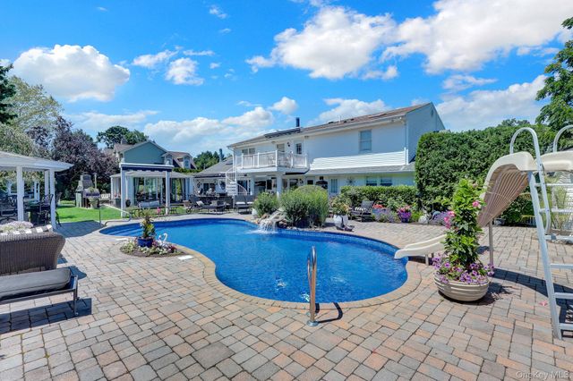257 Shadybrook Lane, West Islip, NY 11795
