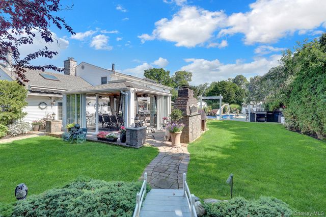 257 Shadybrook Lane, West Islip, NY 11795