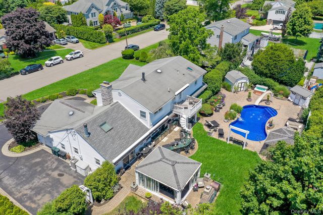 257 Shadybrook Lane, West Islip, NY 11795
