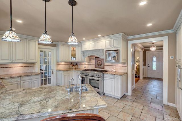 257 Shadybrook Lane, West Islip, NY 11795