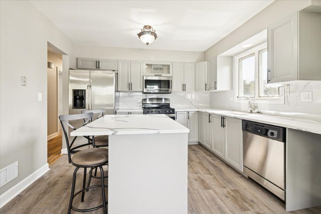 317 N Central Avenue, Wood Dale, IL 60191