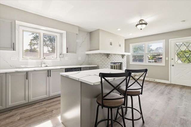 317 N Central Avenue, Wood Dale, IL 60191