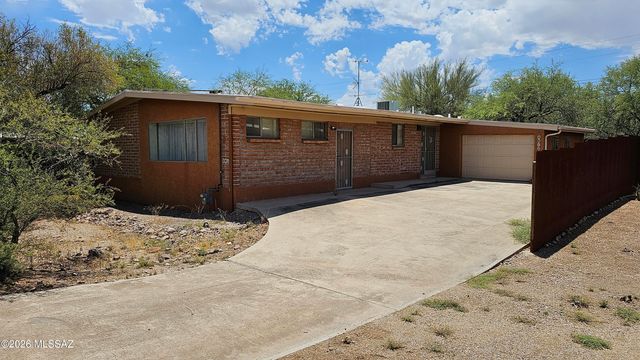2611 N Teresa Lane, Tucson, AZ 85745