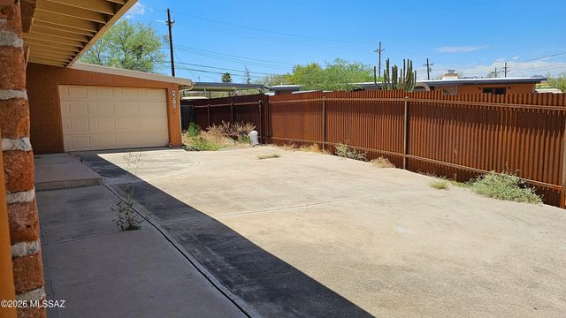 2611 N Teresa Lane, Tucson, AZ 85745