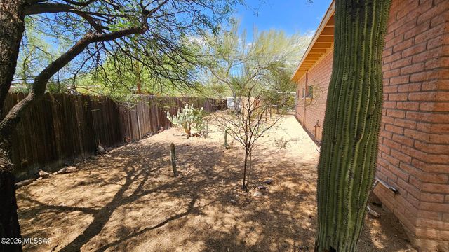 2611 N Teresa Lane, Tucson, AZ 85745