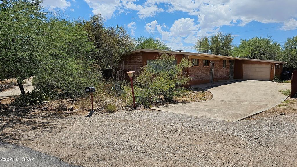2611 N Teresa Lane, Tucson, AZ 85745