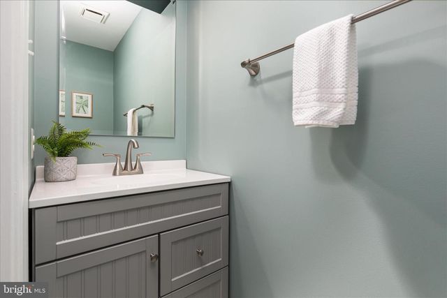 45591 HUTCHENS SQ, Sterling, VA 20166