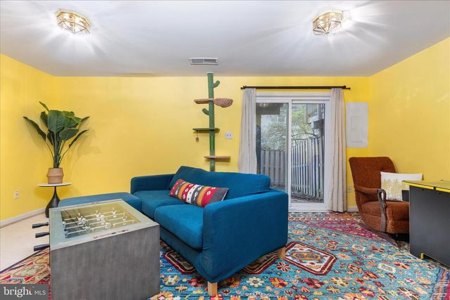 45591 HUTCHENS SQ, Sterling, VA 20166