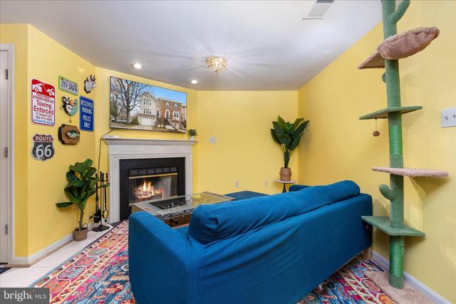 45591 HUTCHENS SQ, Sterling, VA 20166