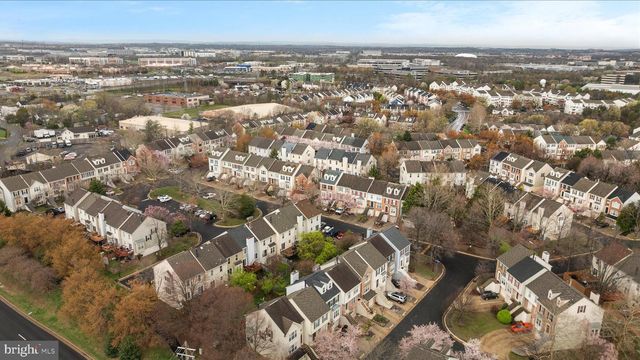 45591 HUTCHENS SQ, Sterling, VA 20166