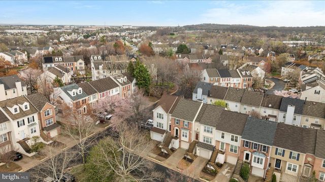 45591 HUTCHENS SQ, Sterling, VA 20166