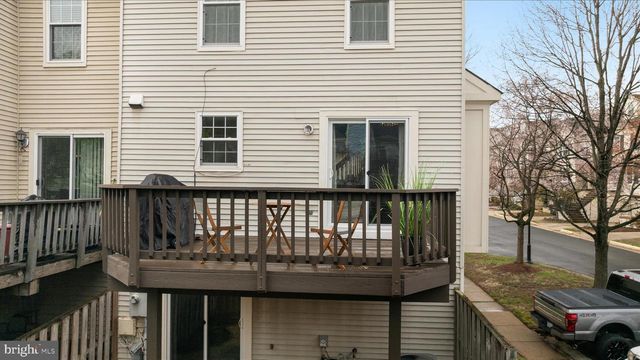 45591 HUTCHENS SQ, Sterling, VA 20166