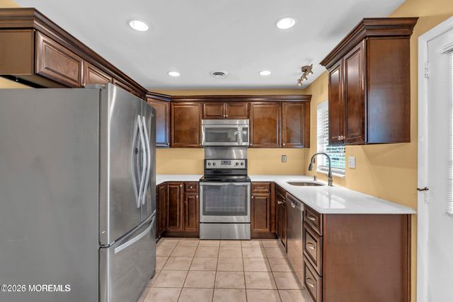 74 Buckingham Drive C, Manchester, NJ 08759