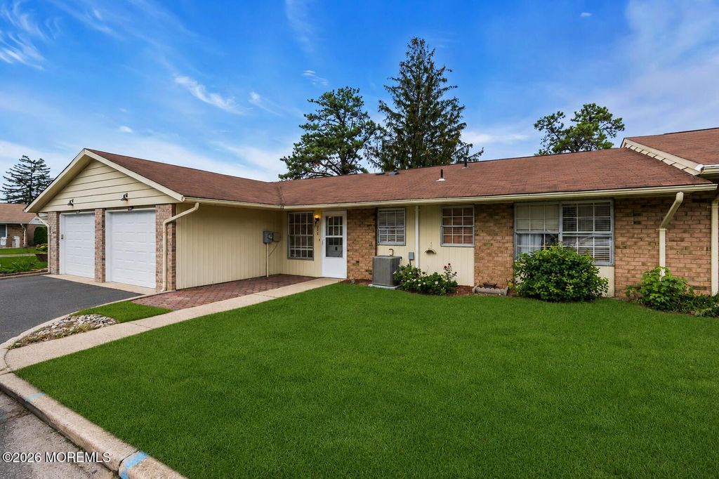 74 Buckingham Drive C, Manchester, NJ 08759