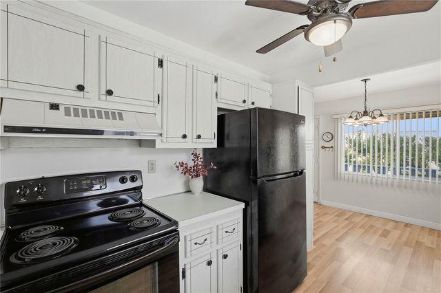 11201 80TH AVENUE N 302, Seminole, FL 33772