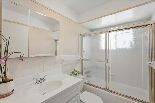 11201 80TH AVENUE N 302, Seminole, FL 33772