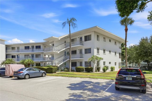 11201 80TH AVENUE N 302, Seminole, FL 33772
